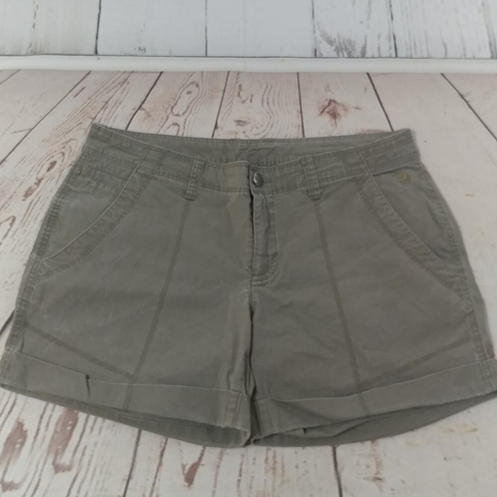 Mountain Hardwear Shorts Green Size 6
